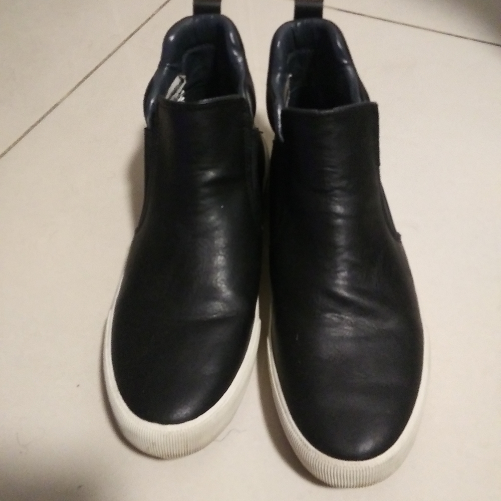 Guess leather slipons. Size 11